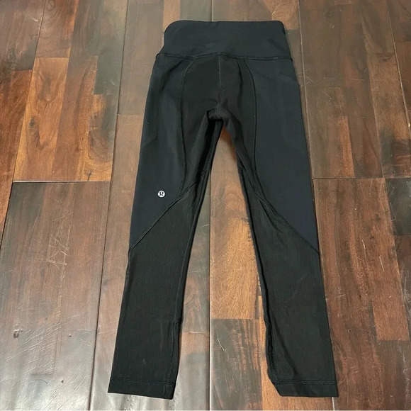 Lululemon Black Leggings Women’s Size 2 Mesh Pockets 22” Inseam Athletic - Picture 6 of 11